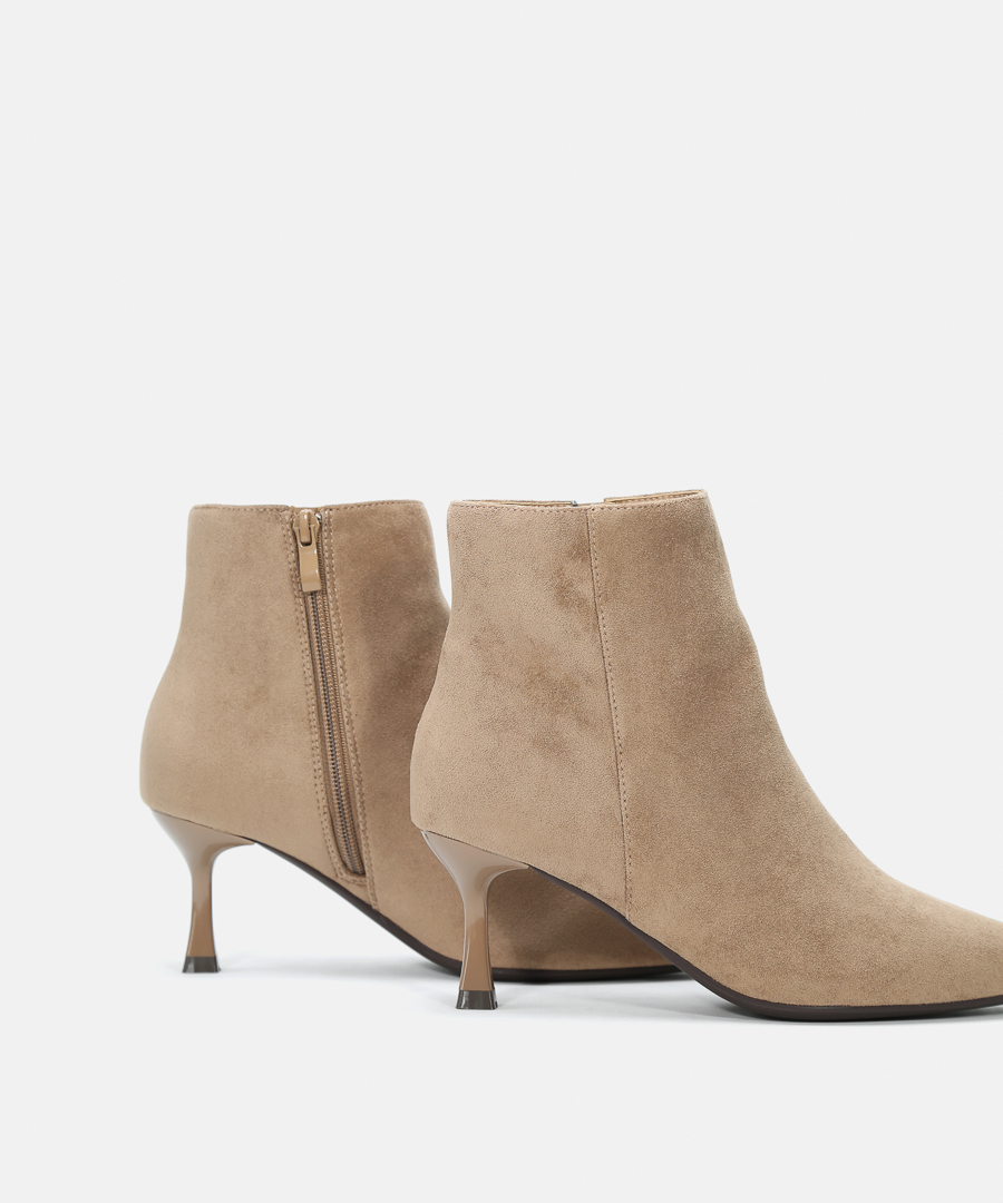 Botines tacón fino  image number null